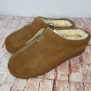 Dearfoams Woman’s Chestnut Brown Suede Clog Slippers
